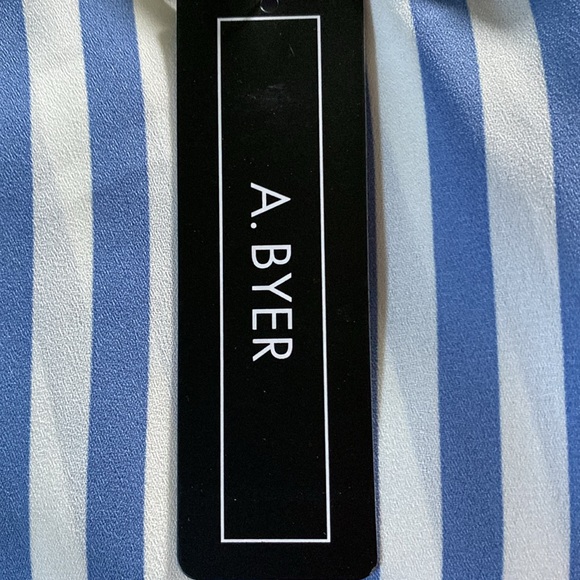 NWT A, BYER Sz M striped blouse with roll up sleeve and button tab rounded hem - Picture 8 of 8